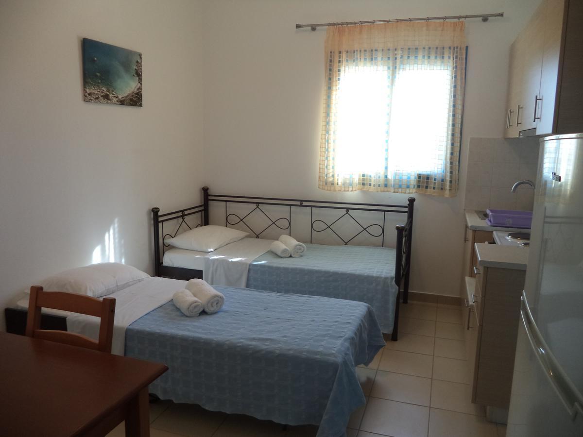 Taxiarchis Studios Agios Georgios  외부 사진
